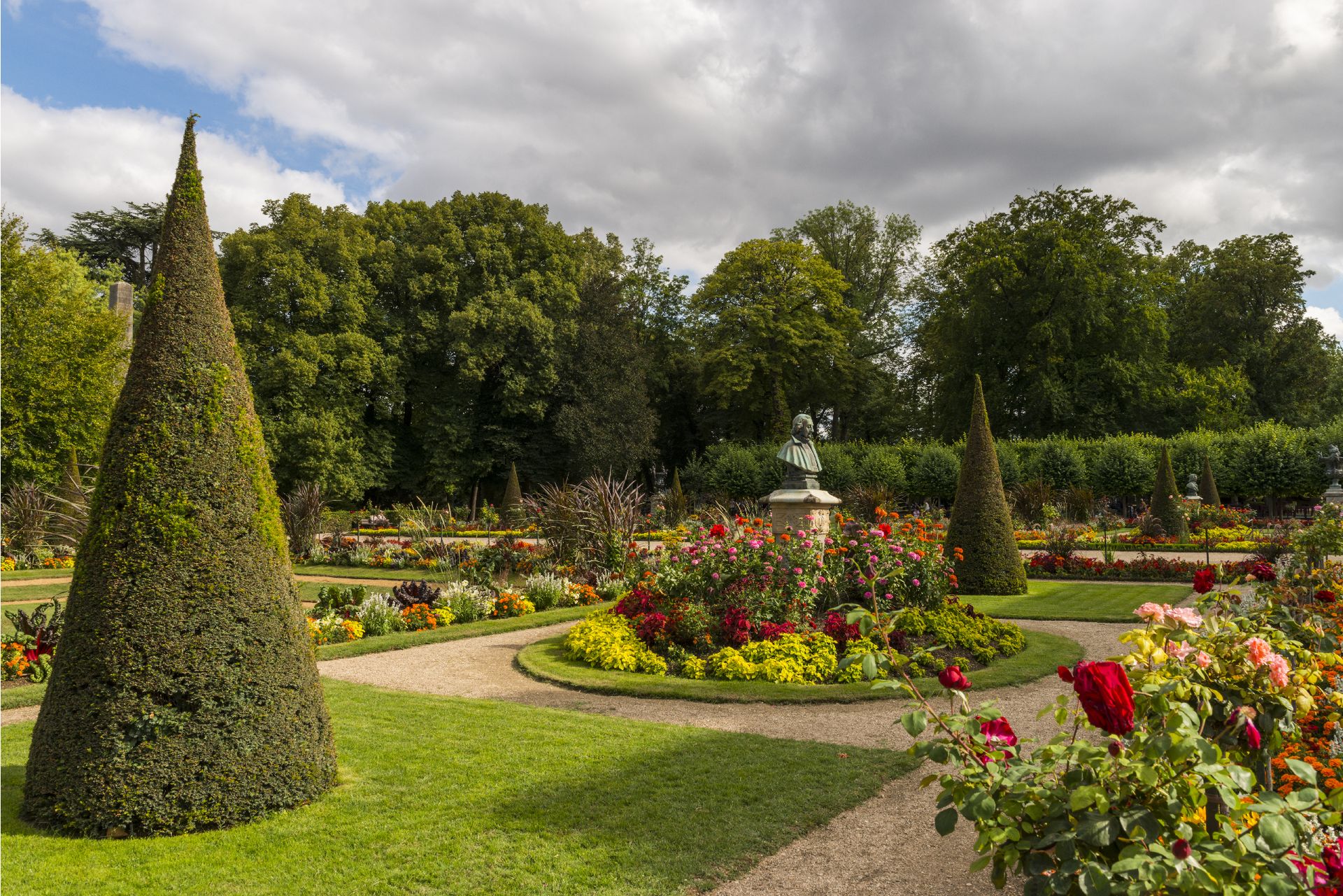 Les Jardins de l’Archeveche and les Jardins des Prés Fichaux 